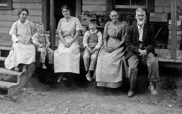 Abbott Family on Porch in Rackerby - 1913